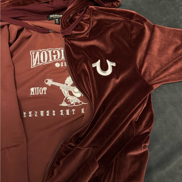 Size Medium
New Condition - Picture 4 of 4